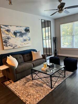 Interior - When Location is Key this is Where you Want to Be (Dallas)