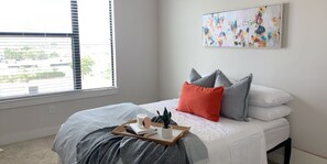Room - When Location is Key this is Where you Want to Be (Dallas)