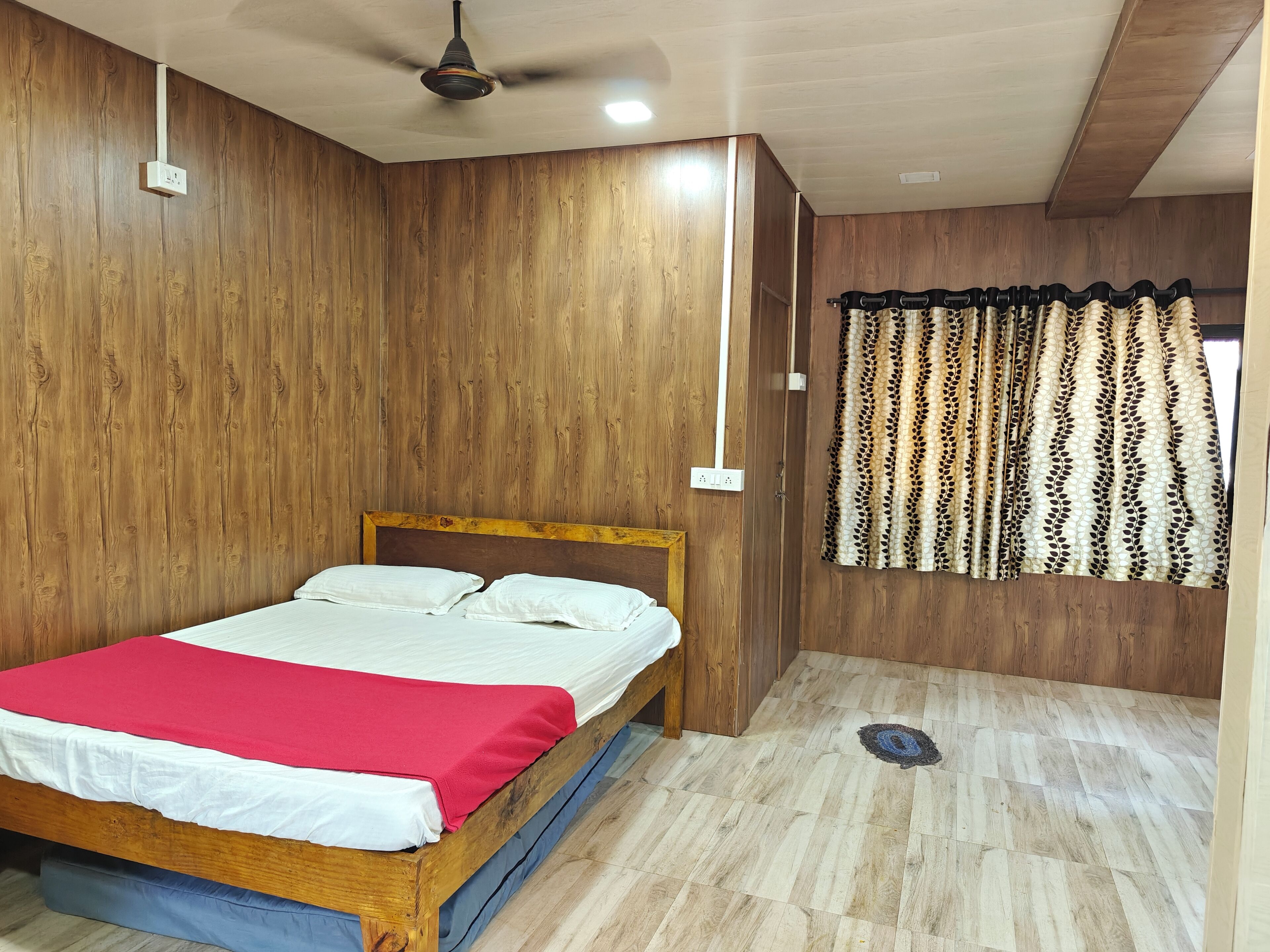 واي فاي مجانًا وملاءات أسرّة