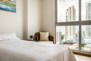 3 habitaciones, cortinas blackout y sistema de insonorización 