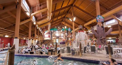 Glacier Canyon Resort con acceso gratuito a parques acuáticos y otras comodidades