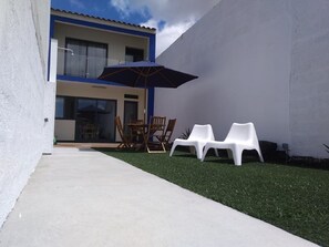 Outdoor dining - California House in Ribeira Grande (Ribeira Grande)