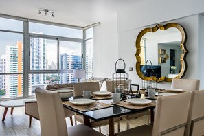 Huoneisto, 2 makuuhuonetta | Oleskelualue | Taulutelevisio