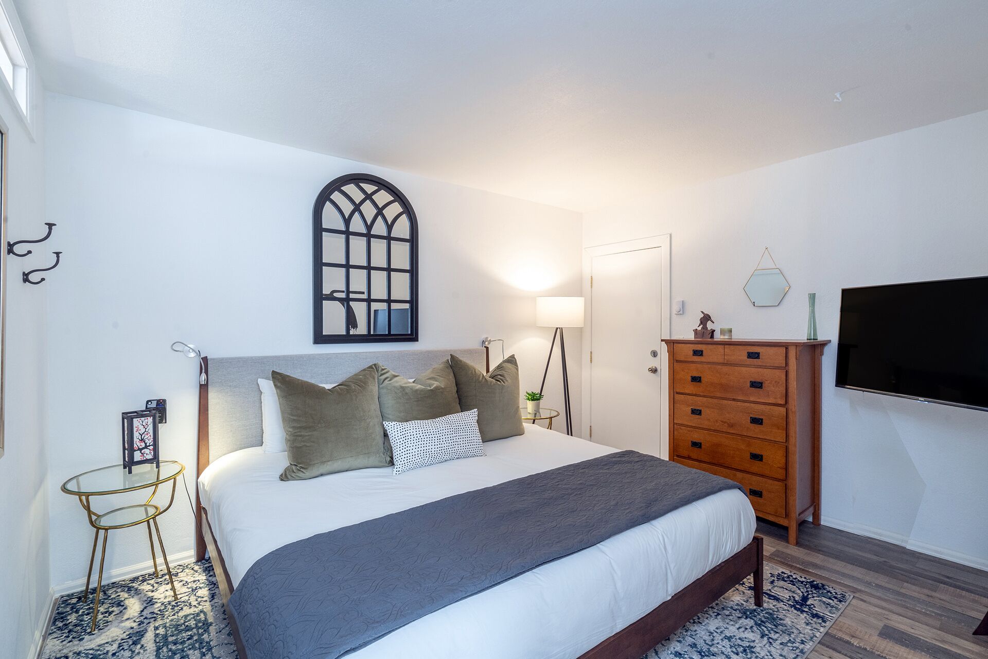 1 habitación, tabla de planchar con plancha, wifi gratis y ropa de cama 