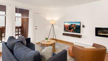 Flat-screen TV, fireplace, streaming services