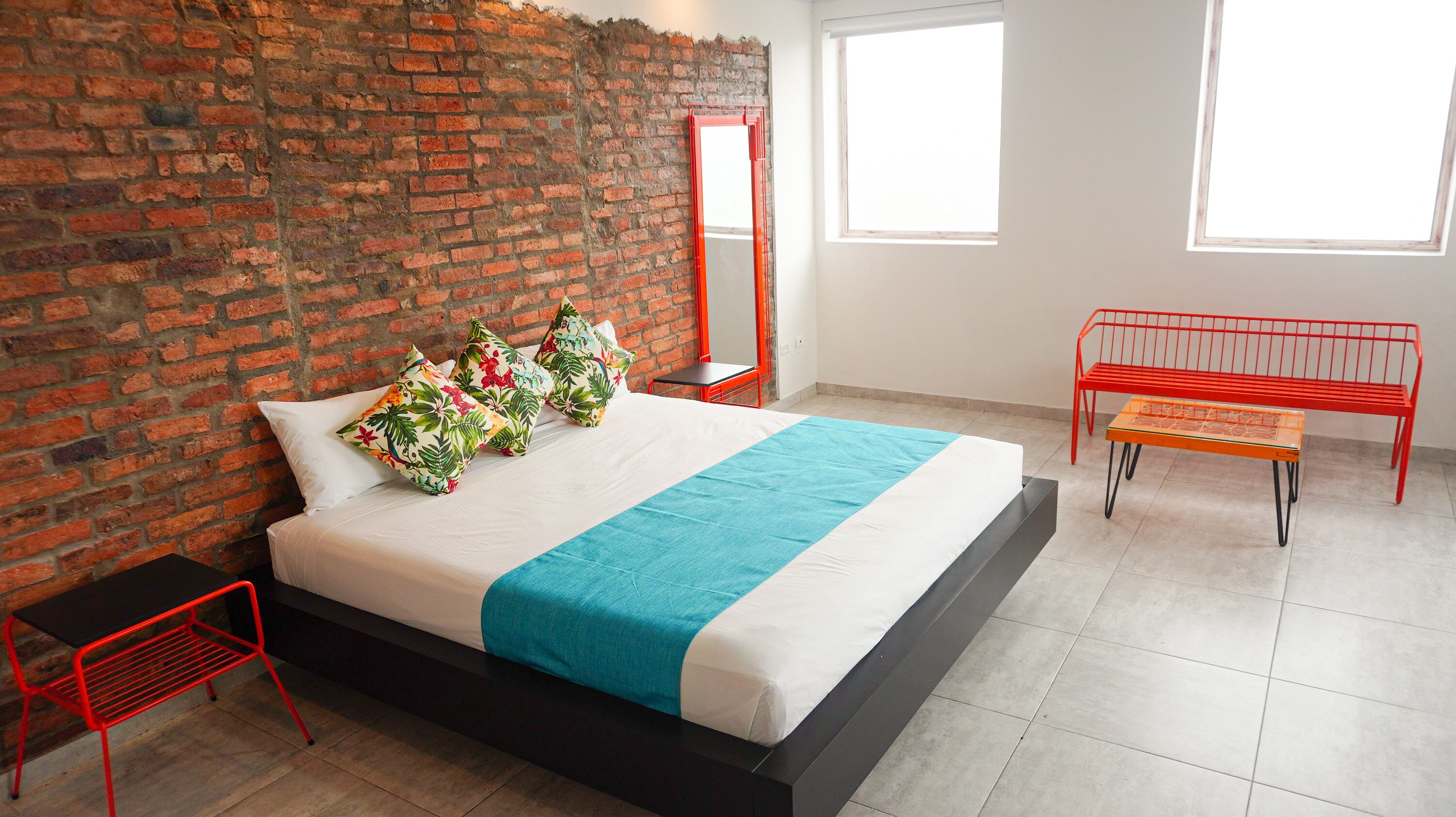 Décoration personnalisée, bureau, chambres insonorisées, Wi-Fi gratuit