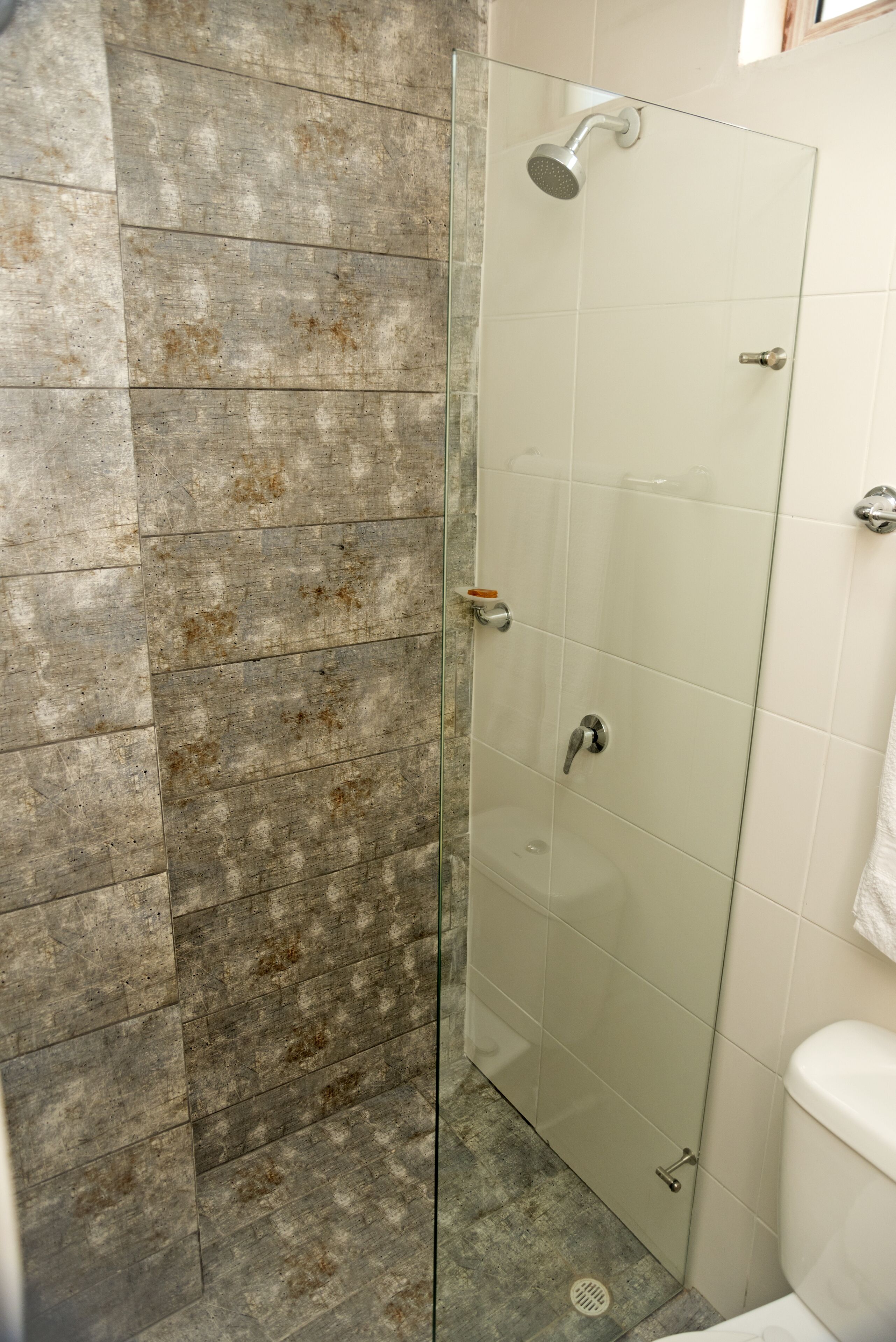 standard triple room | bathroom shower