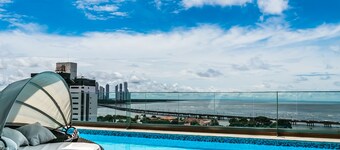 Lush Apartment Ocean View