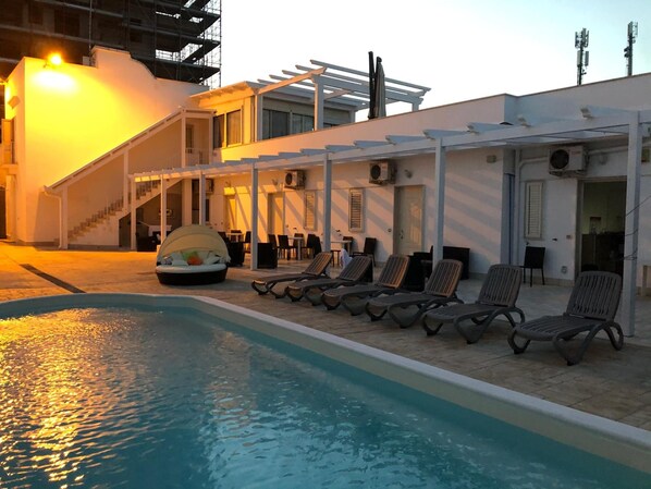 Piscine extérieure (ouverte en saison)