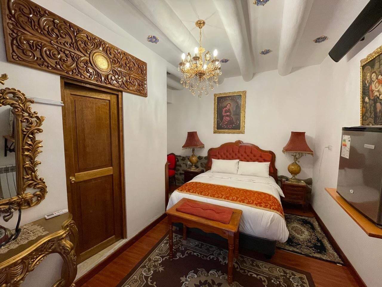 Premium bedding, down duvets, minibar, desk