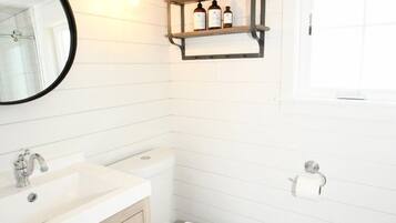 Sweetwater Cottage | Bathroom | Shower, designer toiletries, hair dryer, towels