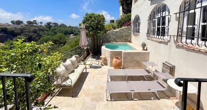 Superbe maison - Rénovée: 5 chambres, piscine, clime, terrasses vue sur la mer