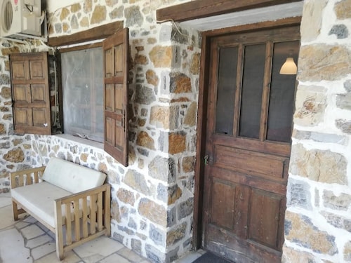 Schönes Steinhaus in Politika