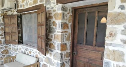 Schönes Steinhaus in Politika