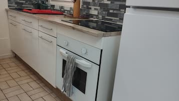 Apartment, Ensuite | Private kitchen | High chair, dining tables