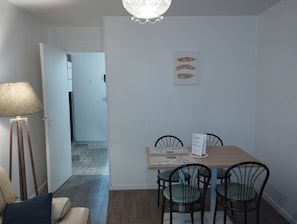 Apartment, Ensuite | Dining room