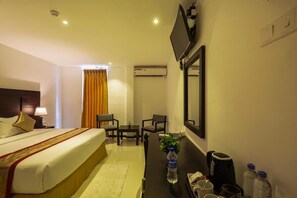 17 chambres, fer et planche à repasser, Wi-Fi, draps fournis
