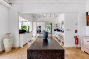 Stovetop, dishwasher, cookware/dishes/utensils