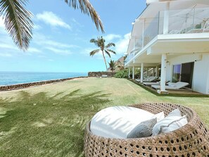 Terrace/patio - Feel Hawaii. Magnificent view. Family Reunion Home. Children friendly. (Waianae)