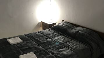 1 bedroom, bed sheets