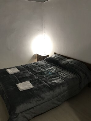 1 bedroom, bed sheets