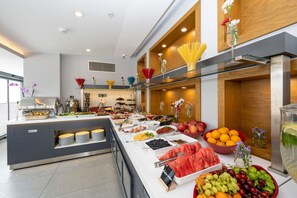 Breakfast buffet - Graziella Gold Hotel (Istanbul)