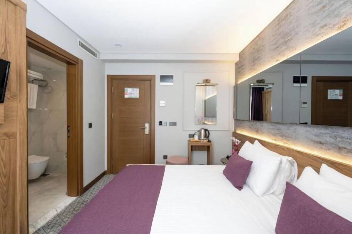 Premium bedding, down duvets, minibar, in-room safe
