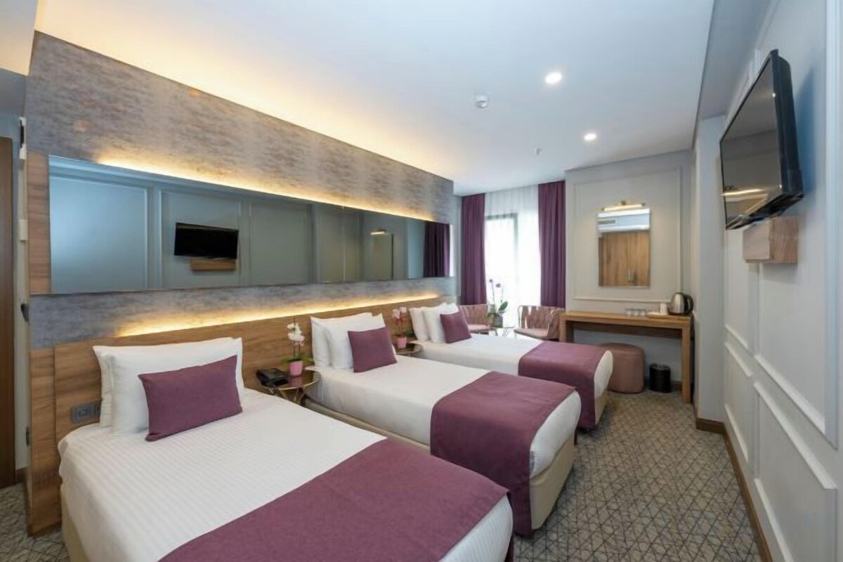 Ropa de cama de alta calidad, edredones de plumas, minibar y caja fuerte