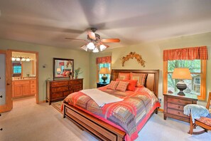 3 bedrooms, laptop workspace, iron/ironing board, Internet