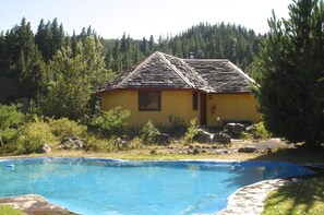 Seasonal outdoor pool, pool umbrellas, pool loungers - Antucalhue (Antuco)