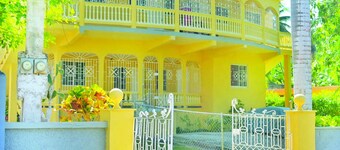 Peaceful 1 Bedroom ,Cozy apartment with WiFi/AC/Kitchen/Free Parking/hot water 