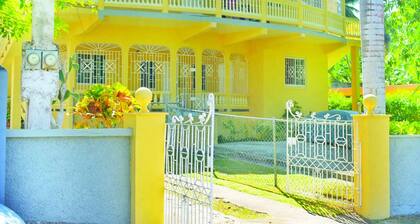 Peaceful 1 Bedroom ,Cozy apartment with WiFi/AC/Kitchen/Free Parking/hot water