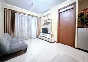 Apartment, 3 Schlafzimmer | Wohnbereich | 36-Zoll-LED-Fernseher mit Digitalempfang, Fernseher
