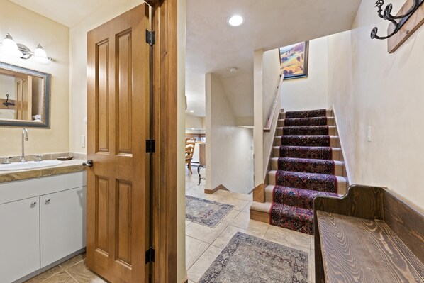 المنشأة من الداخل