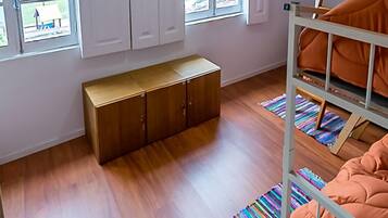 Rideaux occultants, chambres insonorisées, Wi-Fi gratuit, draps fournis