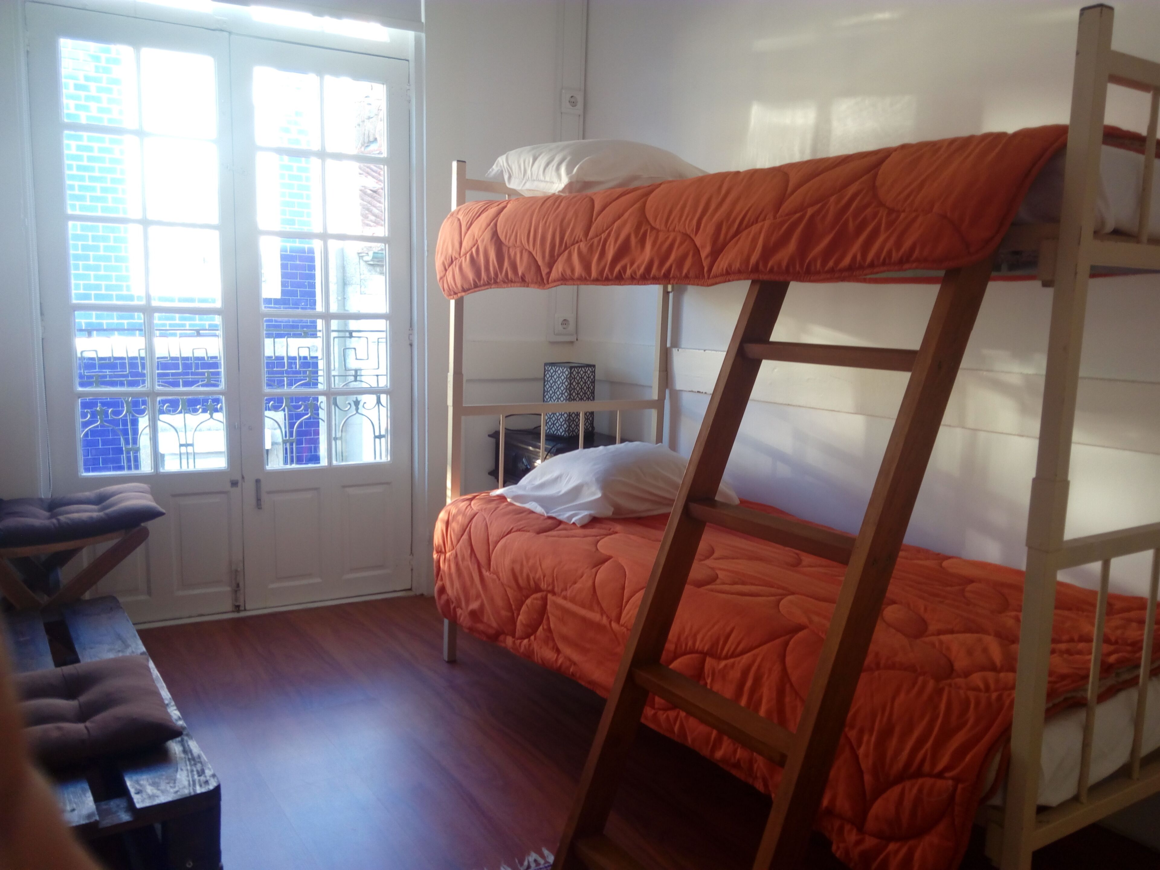 Quarto Vermelho Misto C/ 2 camas