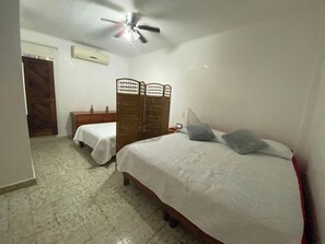 1 chambre, fer et planche à repasser, Wi-Fi, draps fournis