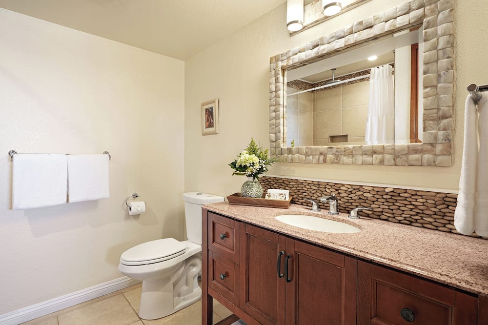 Bathtub, hair dryer, towels