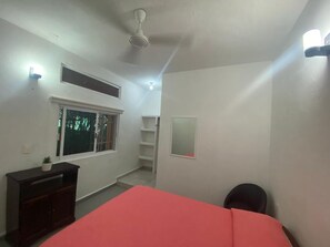 1 chambre, fer et planche Ă repasser, Wi-Fi, draps fournis