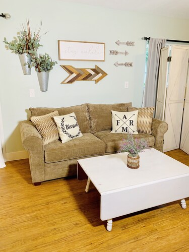 Charming Orchard Cottage…Pet Friendly!!