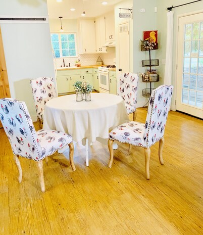 Charming Orchard Cottage…Pet Friendly!!