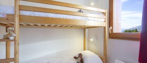 3 bedrooms, free WiFi, bed sheets