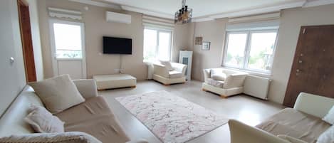 Comfort-Apartment, 1 Schlafzimmer, Bergblick | Wohnbereich