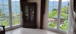 Deluxe Duplex, 4 Bedrooms | Living area