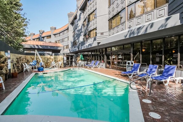 Ulkouima-allas, lämmitetty uima-allas