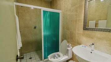 Executive Room, 6 Bedrooms | Bathroom | Shower, free toiletries, hair dryer, towels