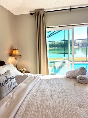 MAGIC 5* LAKE VIEW VILLA HEATED POOL&HOT SPA, near DISNEY, 10 Guests