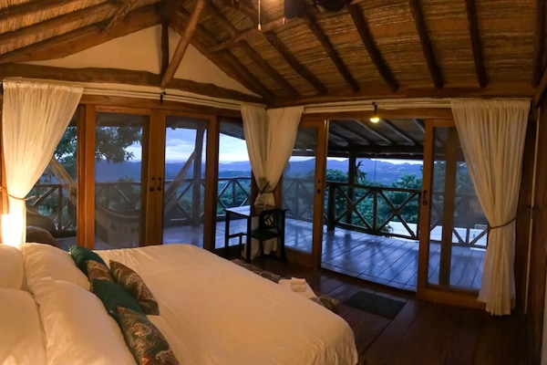 4 habitaciones, escritorio, wifi gratis y ropa de cama