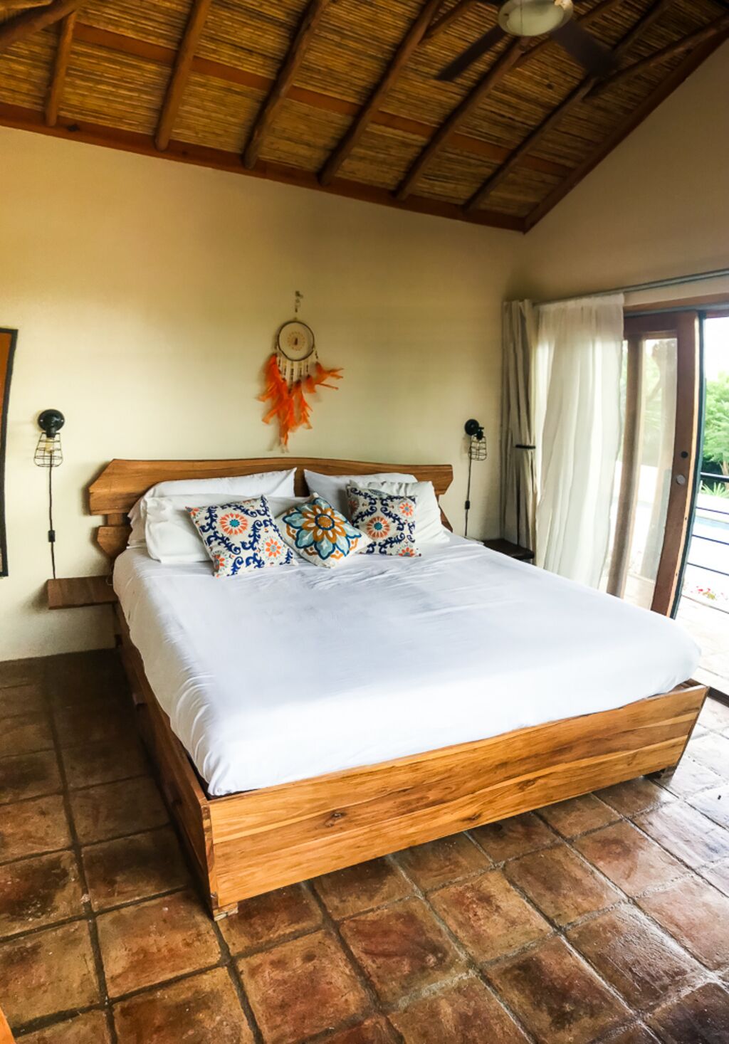 4 bedrooms, desk, free WiFi, bed sheets