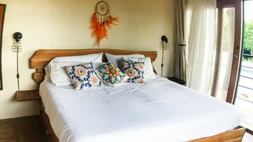 4 bedrooms, desk, free WiFi, bed sheets